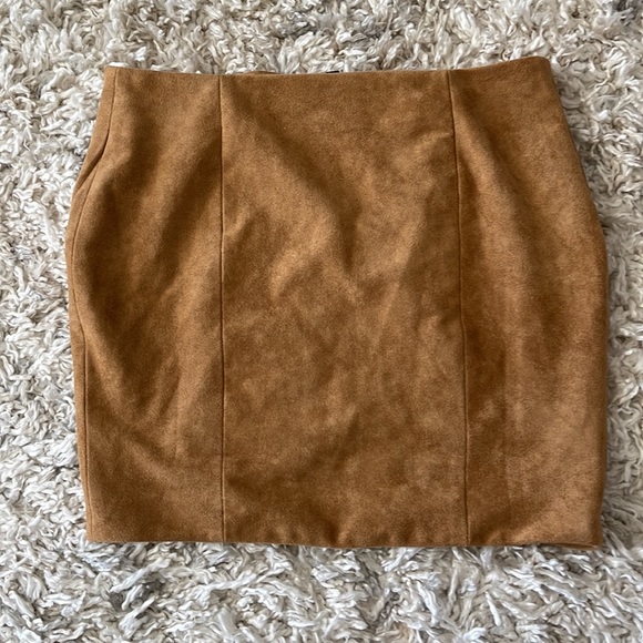 Olivaceous Faux side skirt with pockets and buttons - Picture 5 of 5